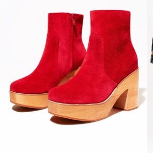 Charlotte Stone Paz clog boots size 9